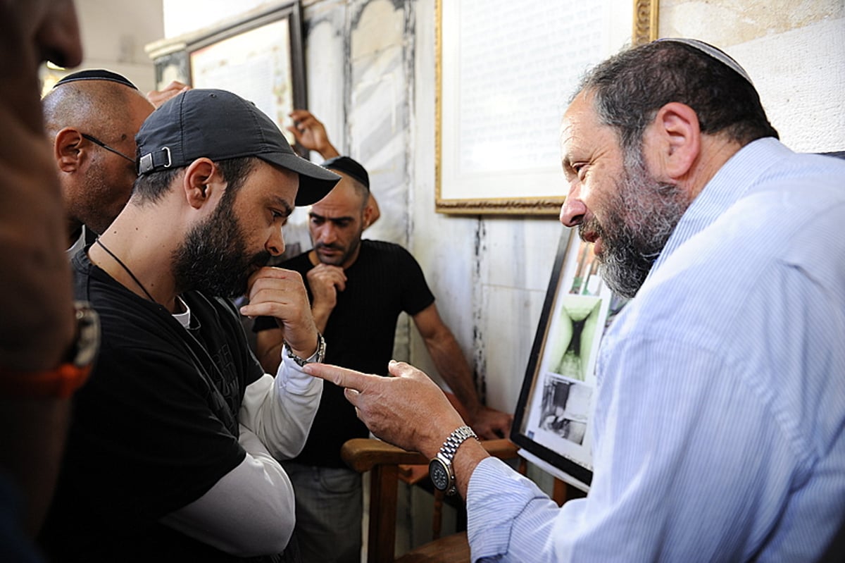 עמיר בניון במופע ענק ליד מערת המכפלה • גלריה