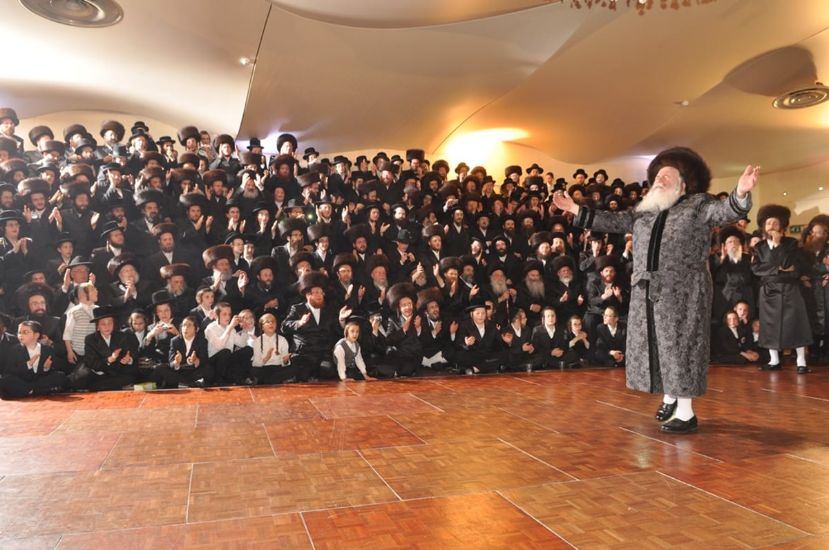 האדמו"ר מבאבוב בביקור בלונדון • תיעוד ענק