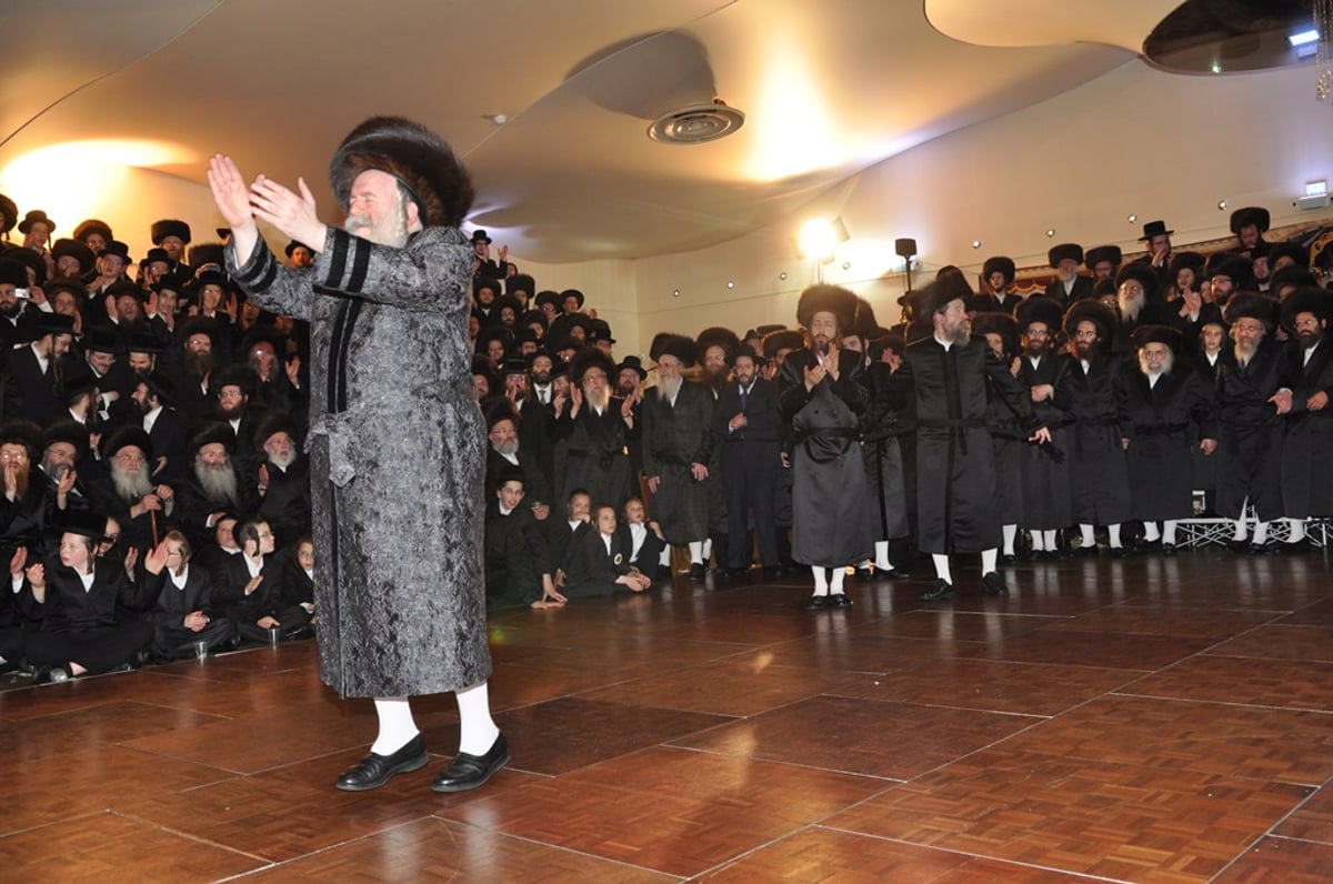 האדמו"ר מבאבוב בביקור בלונדון • תיעוד ענק