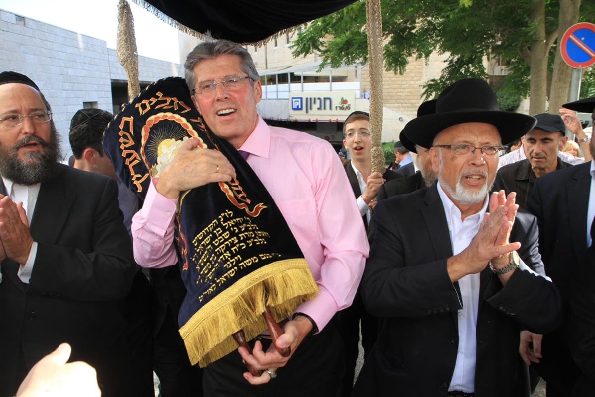 ספר להיכל. בהכנסת ס"ת למלון שערי ירושלים