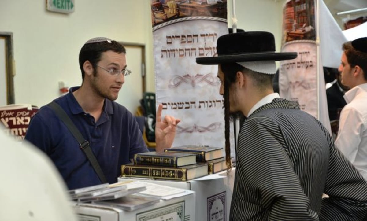 המונים ביריד הספרים של "המבשר" • גלריה