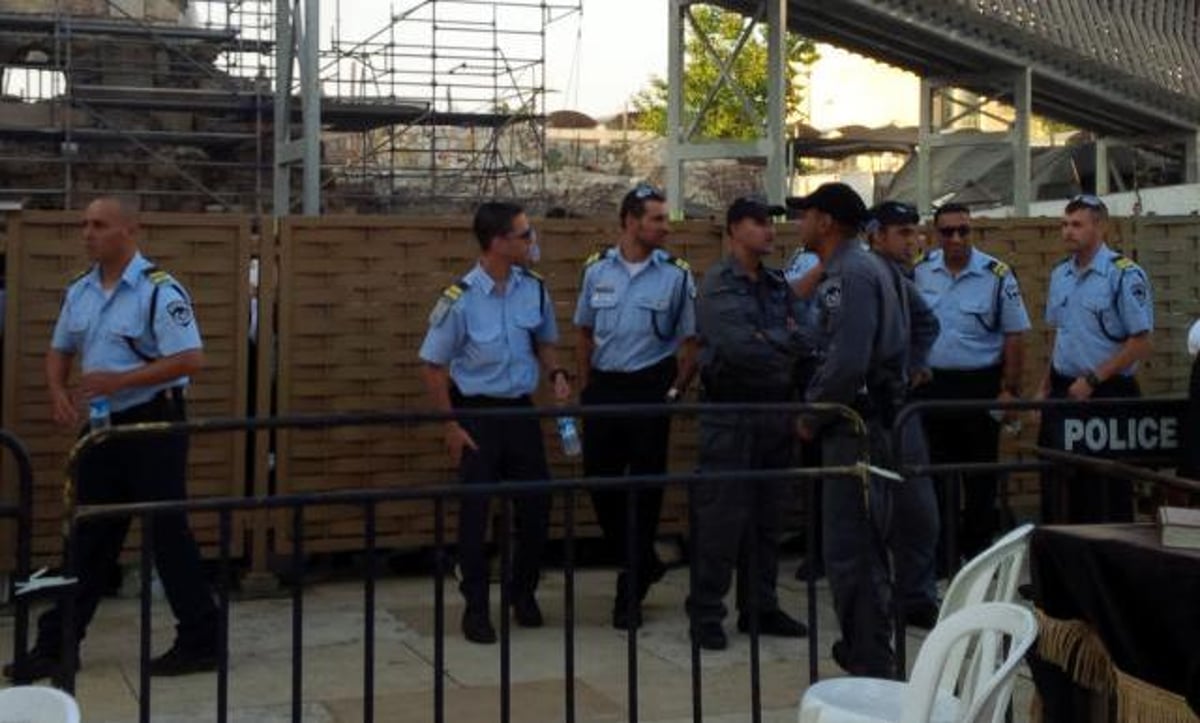 תיעוד: בלשי המשטרה בכותל המערבי