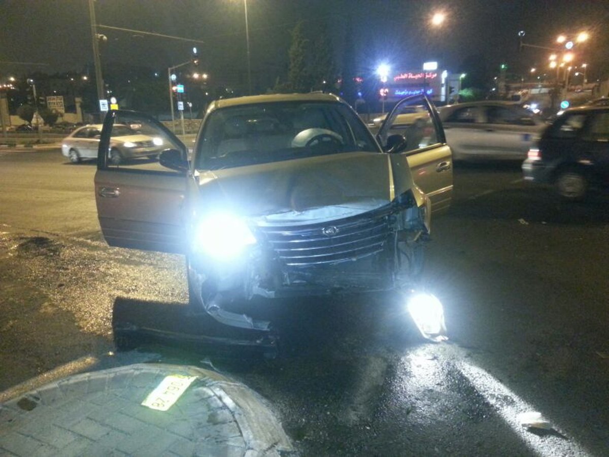 רכב האדמו"ר מתולדות אהרון נפגע בתאונה • תיעוד