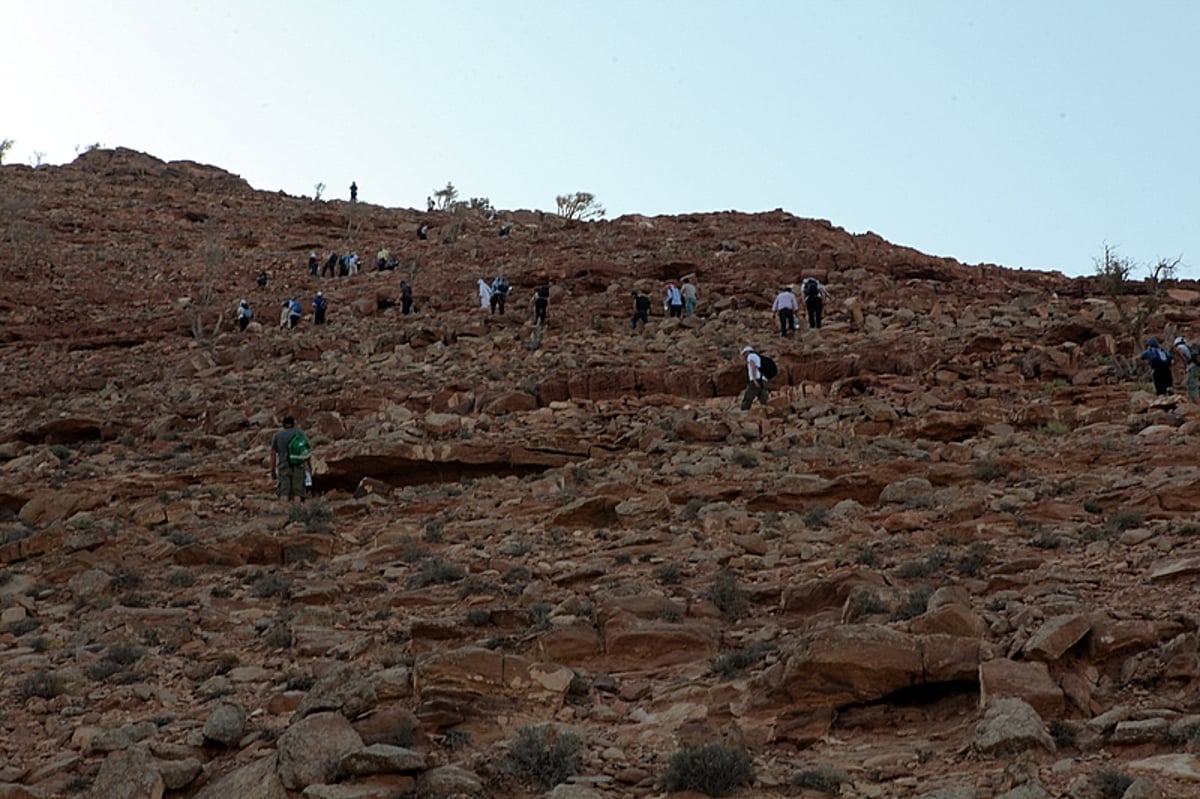 תיעוד ענק: מסע לקברו של אהרן הכהן בירדן