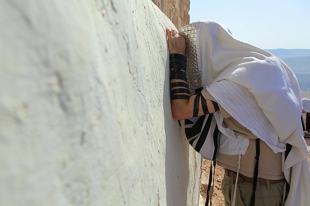 תיעוד ענק: מסע לקברו של אהרן הכהן בירדן