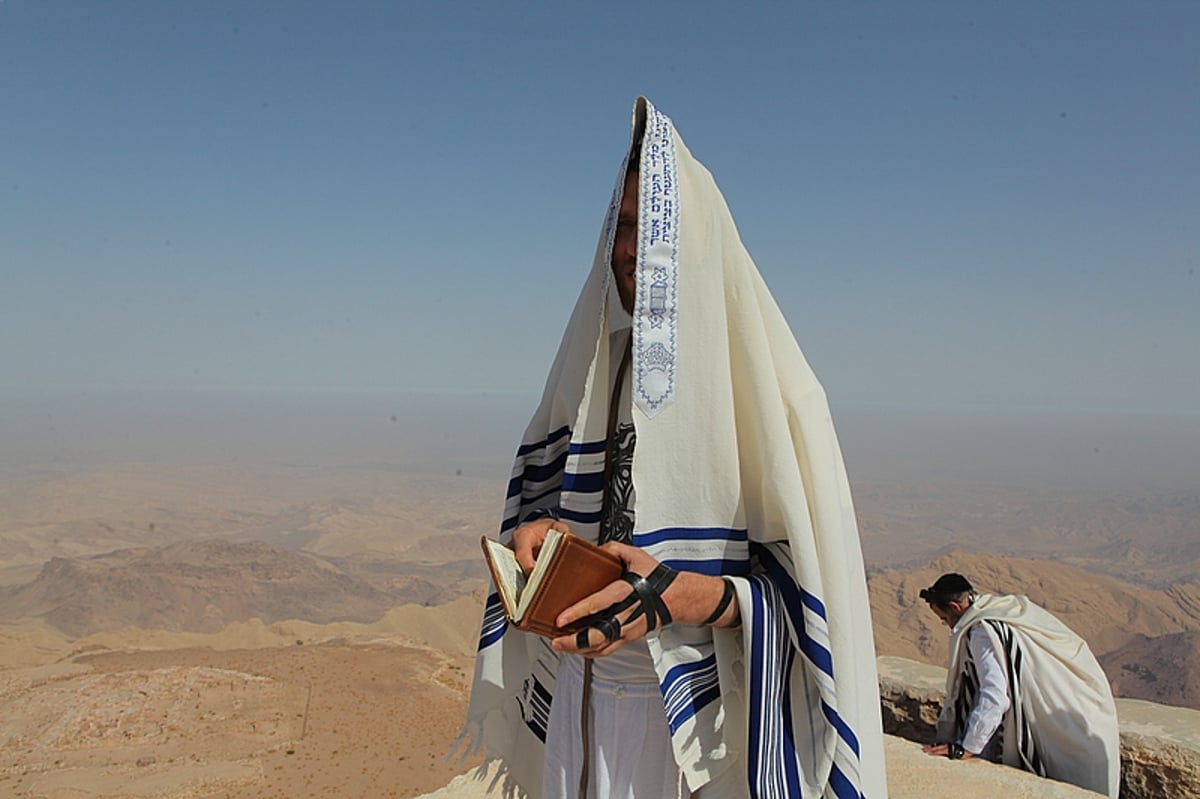 תיעוד ענק: מסע לקברו של אהרן הכהן בירדן