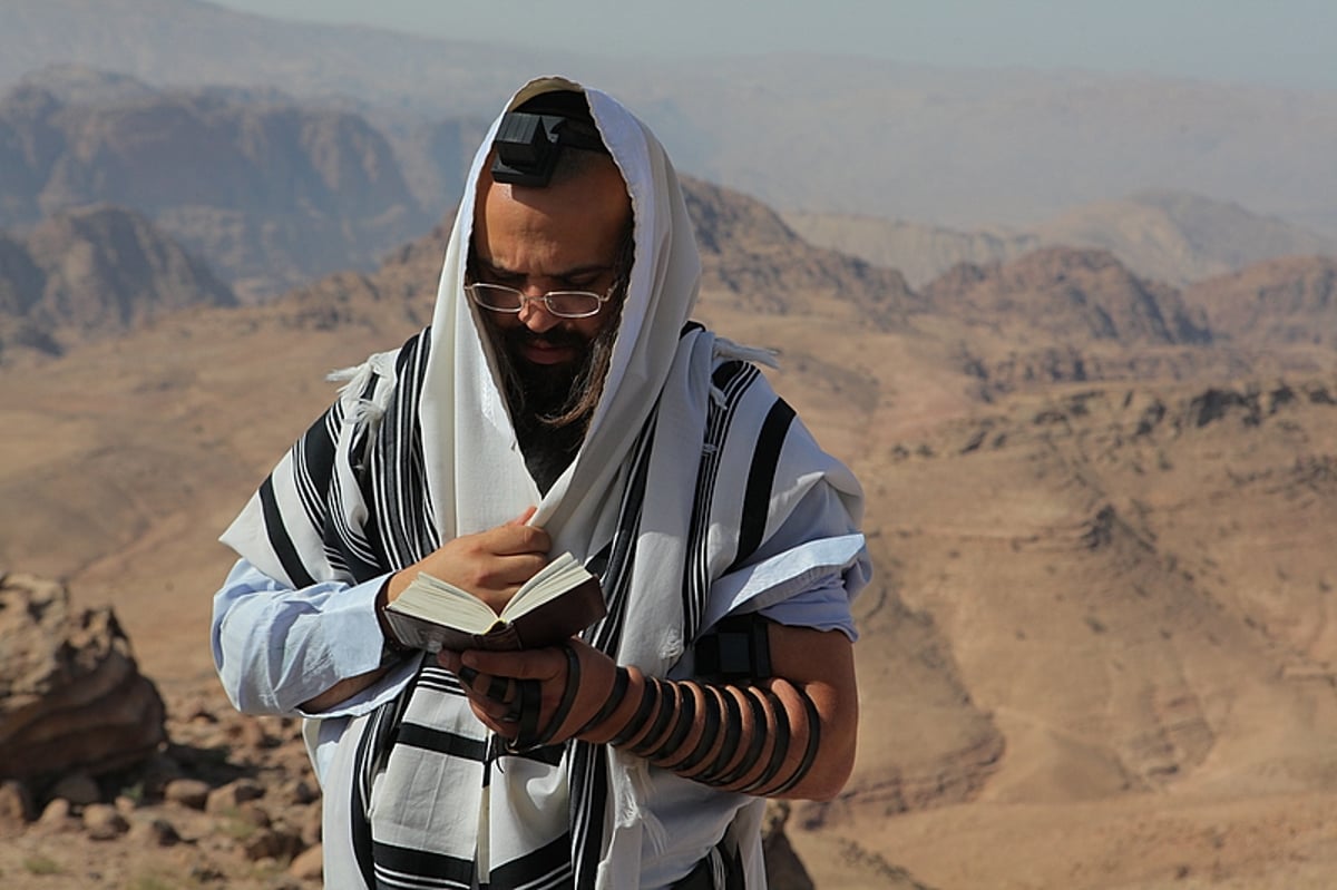 תיעוד ענק: מסע לקברו של אהרן הכהן בירדן