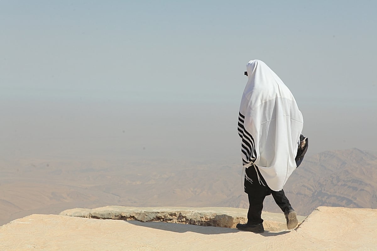 תיעוד ענק: מסע לקברו של אהרן הכהן בירדן