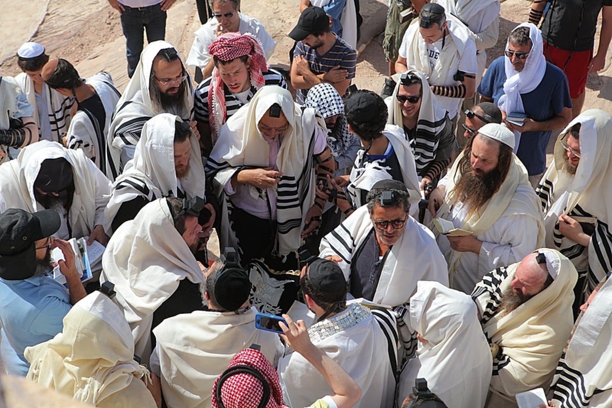 תיעוד ענק: מסע לקברו של אהרן הכהן בירדן