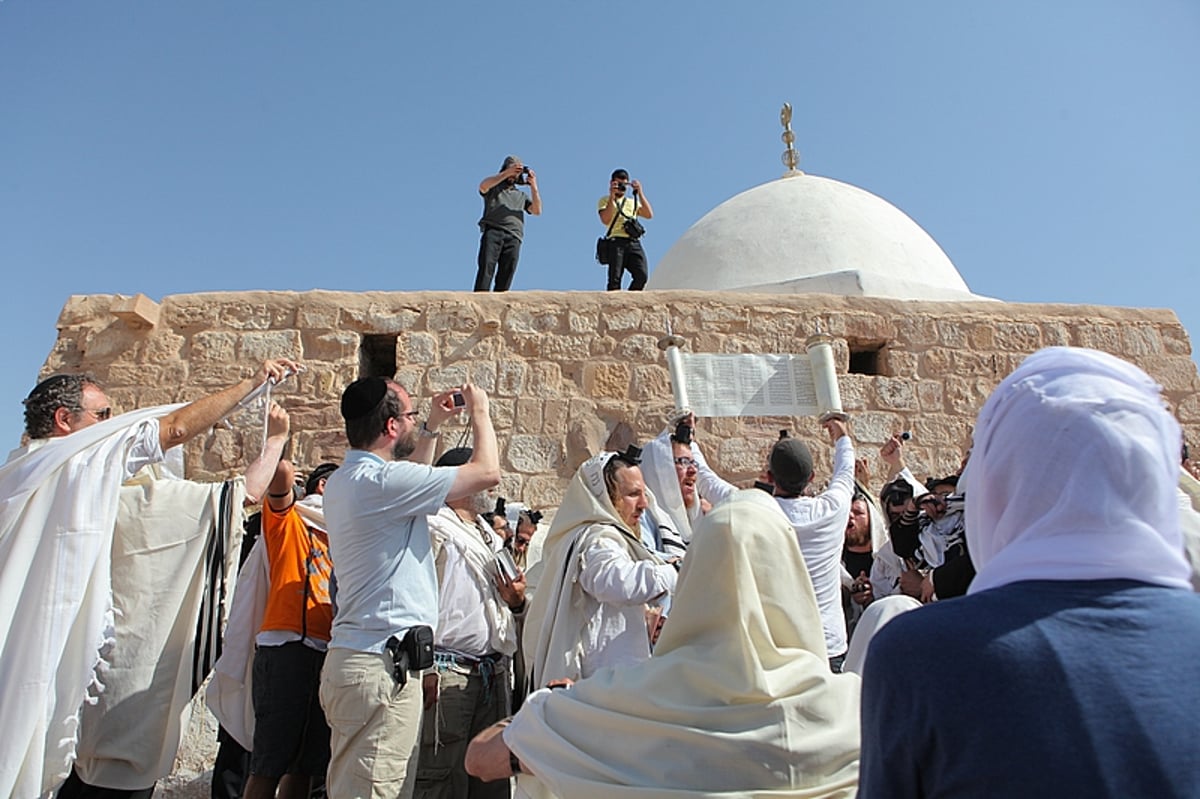 תיעוד ענק: מסע לקברו של אהרן הכהן בירדן