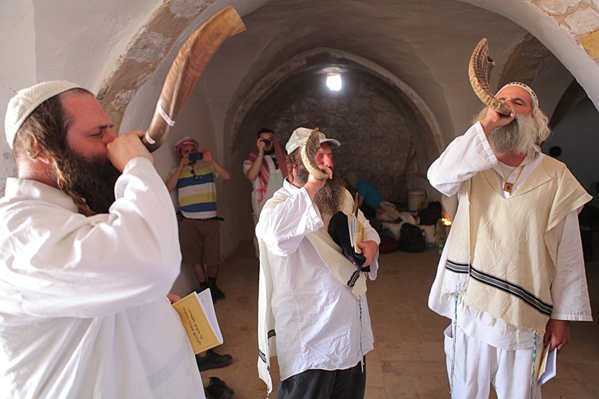 תיעוד ענק: מסע לקברו של אהרן הכהן בירדן