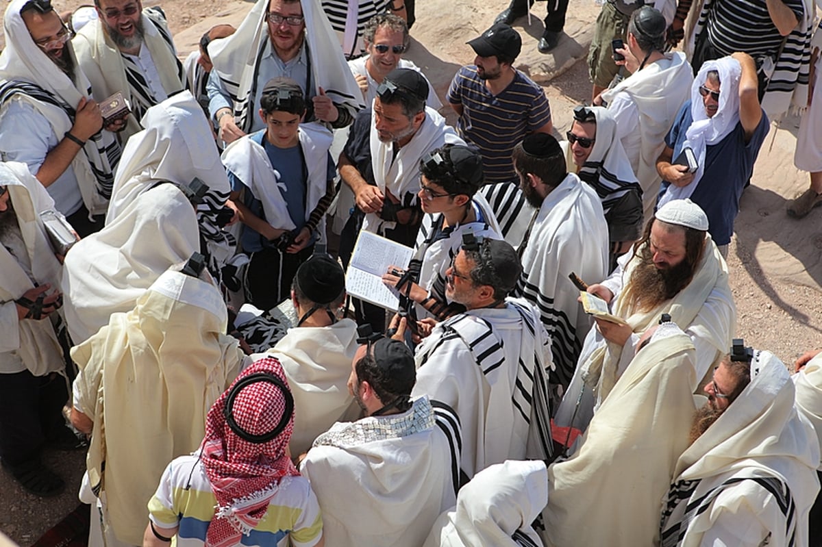 תיעוד ענק: מסע לקברו של אהרן הכהן בירדן