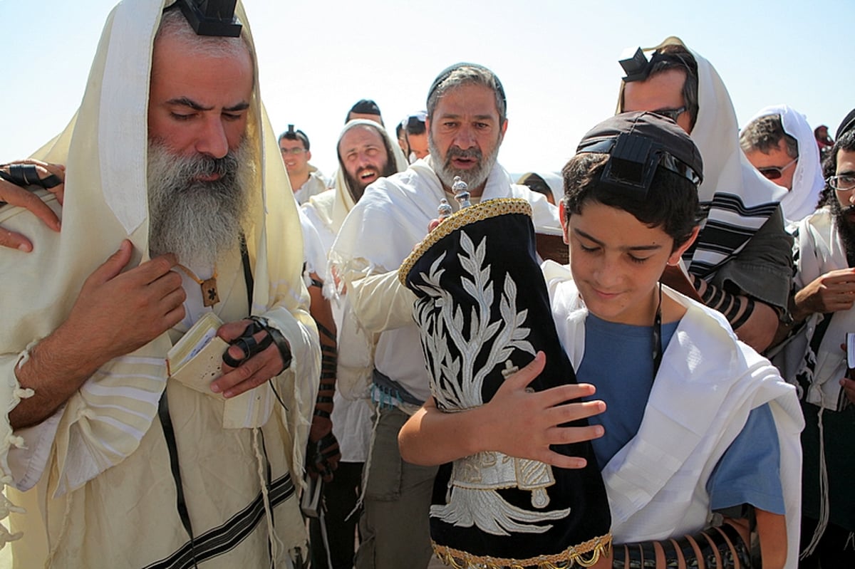 תיעוד ענק: מסע לקברו של אהרן הכהן בירדן