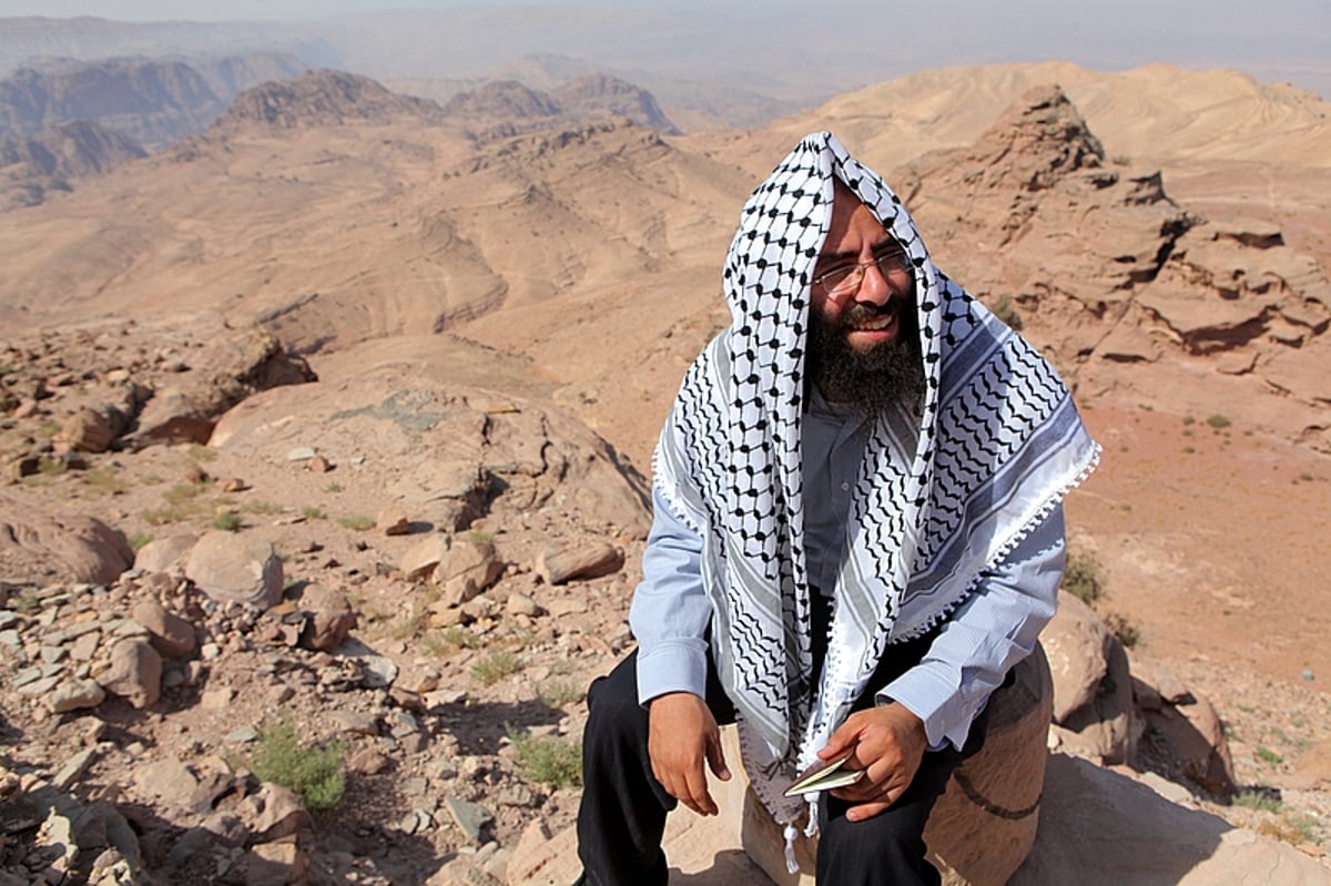 תיעוד ענק: מסע לקברו של אהרן הכהן בירדן