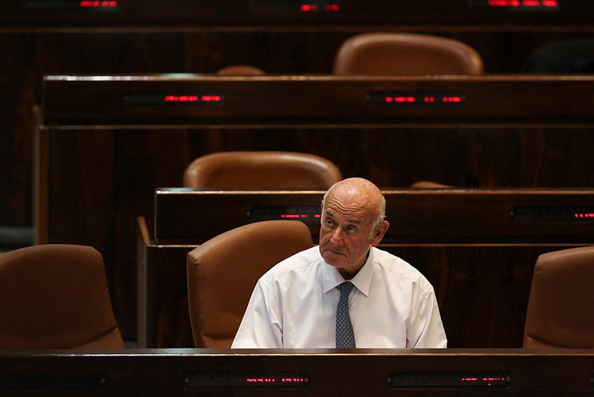 "שינוי היסטורי" השר יעקב פרי