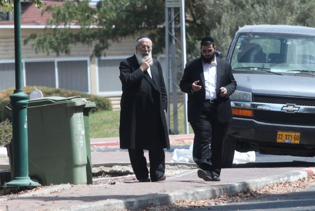 בחשאי: הרב עמאר ועוזרו נפגשים עם הגוף הבוחר