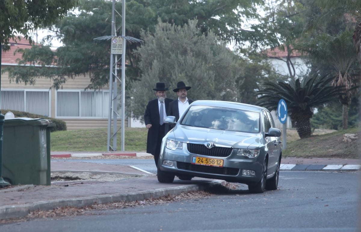 בחשאי: הרב עמאר ועוזרו נפגשים עם הגוף הבוחר