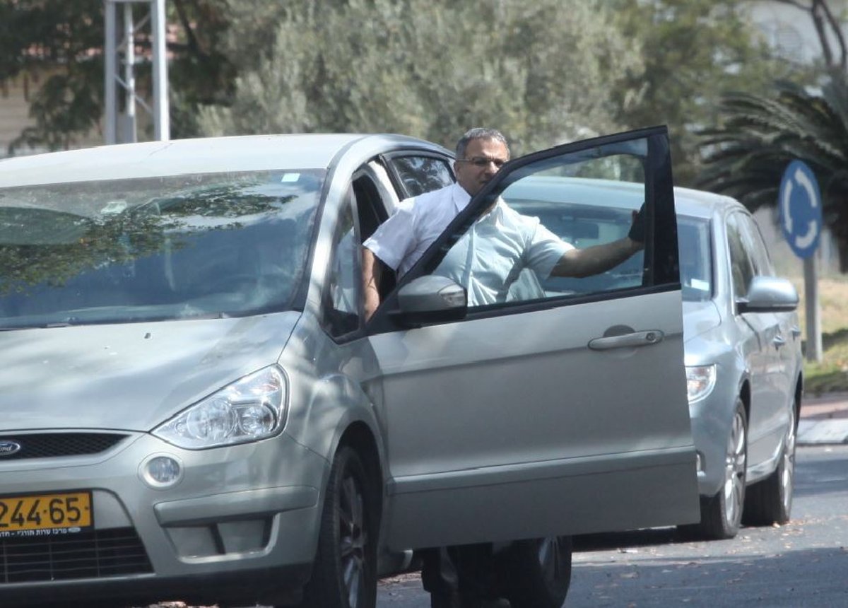 בחשאי: הרב עמאר ועוזרו נפגשים עם הגוף הבוחר