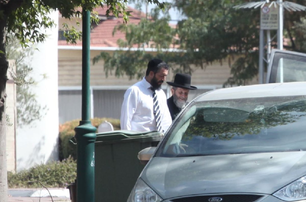 בחשאי: הרב עמאר ועוזרו נפגשים עם הגוף הבוחר