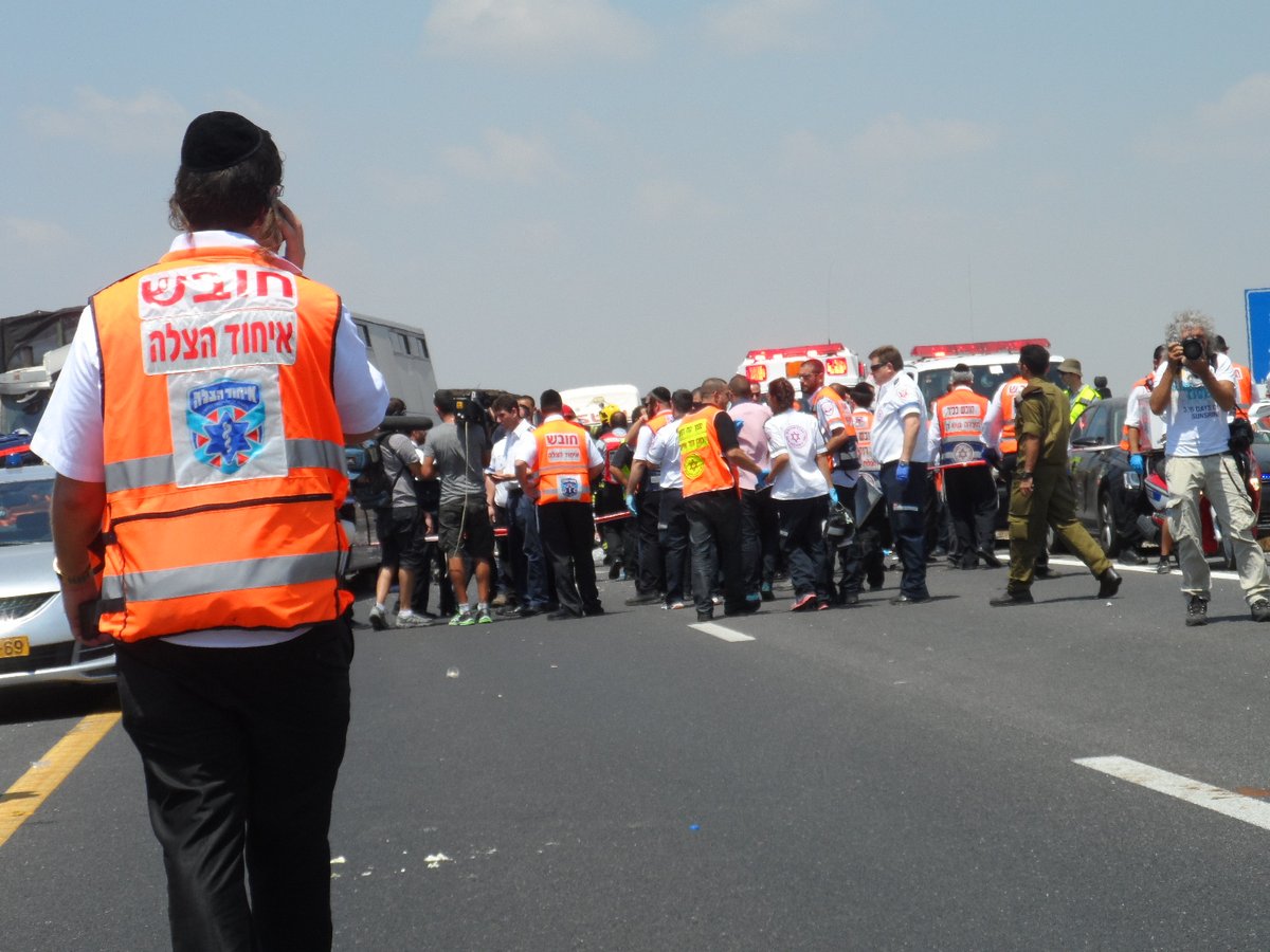 ארבעה הרוגים ו-30 פצועים בתאונה קטלנית בכביש 6