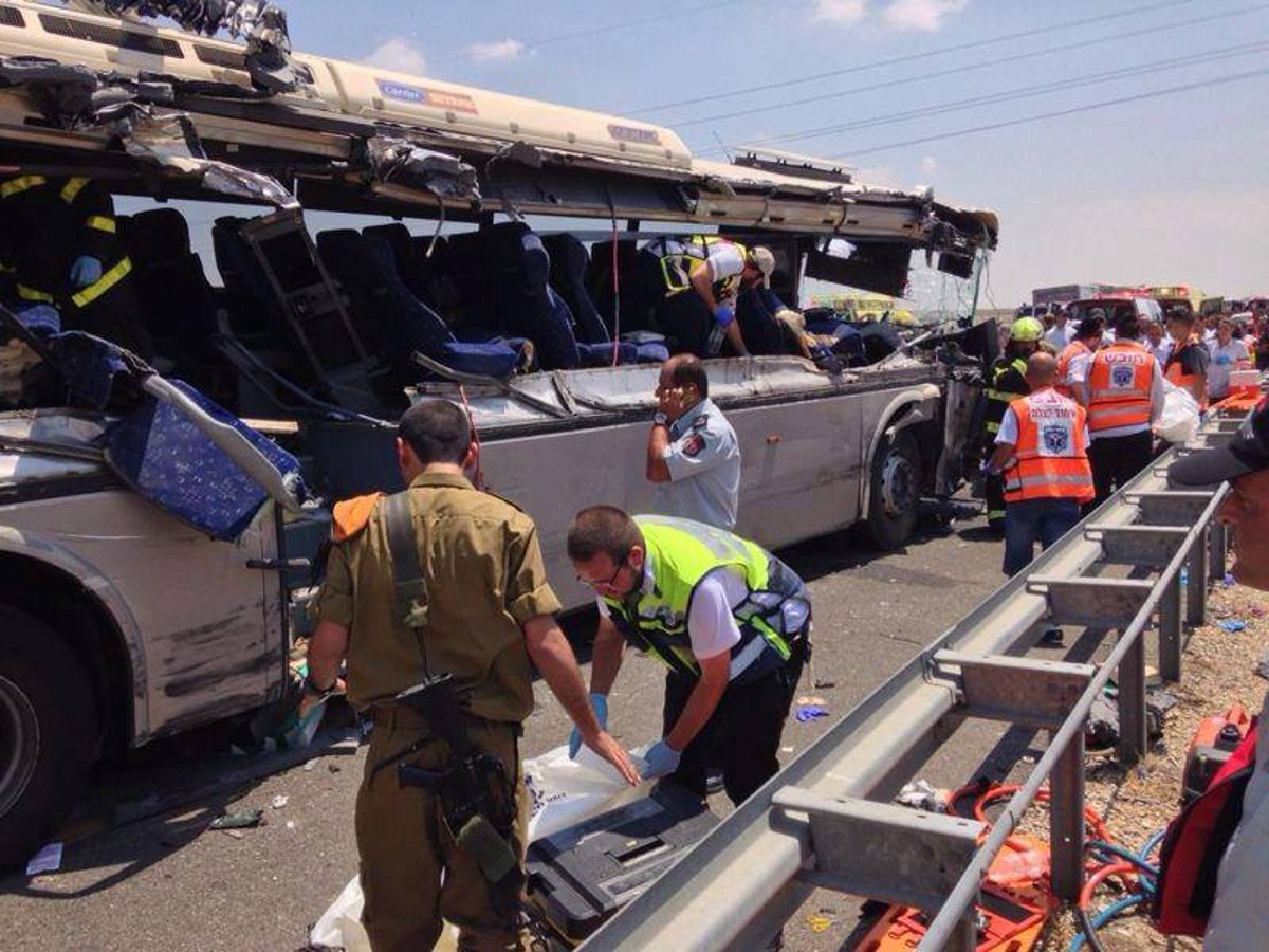 ארבעה הרוגים ו-30 פצועים בתאונה קטלנית בכביש 6