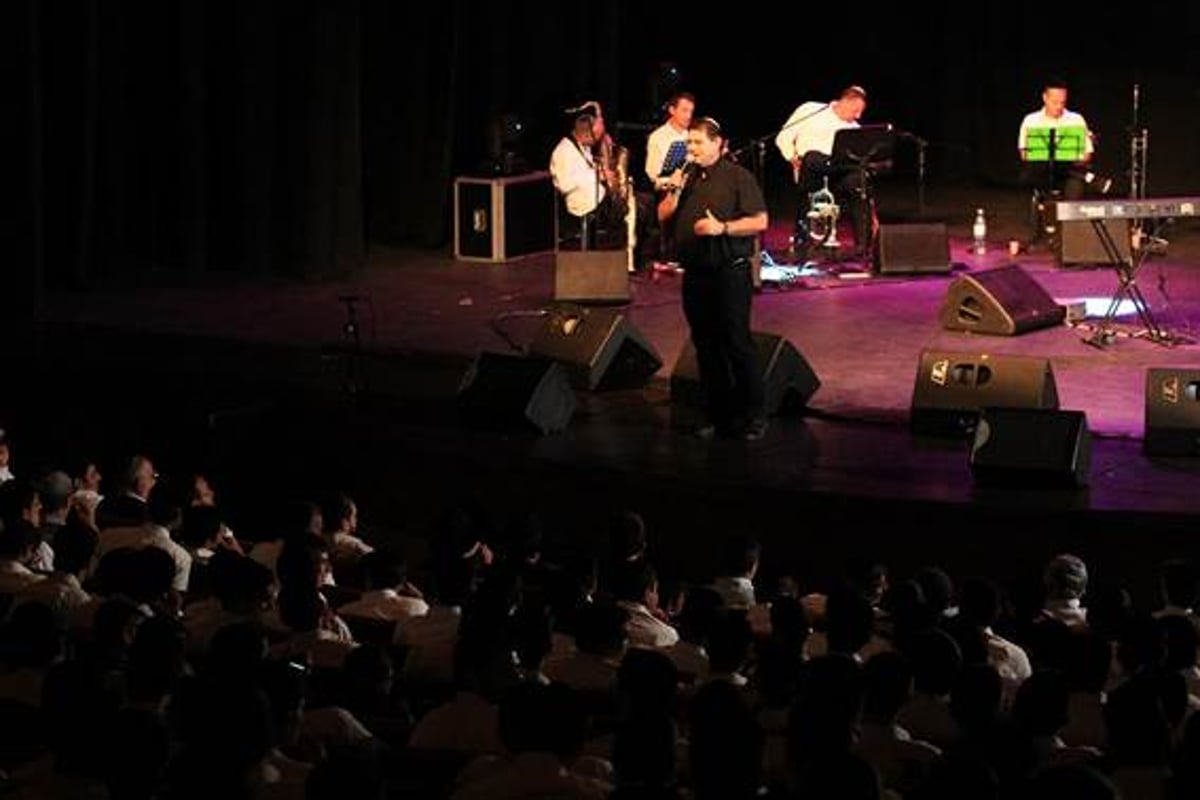 רדיו 'קול ברמה' בערב הצדעה לבני התורה • תיעוד