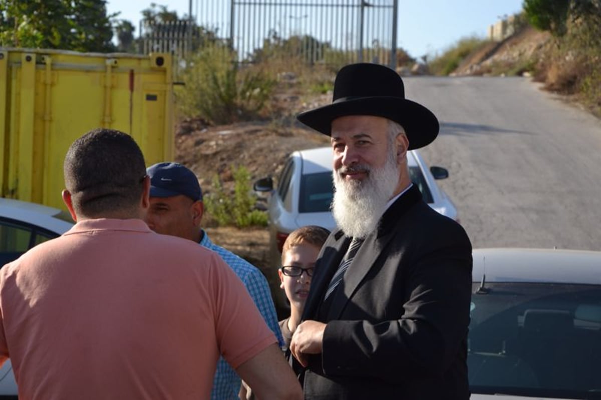 צפו: הרב יונה מצגר נפגש עם שחקני 'בית"ר ירושלים'