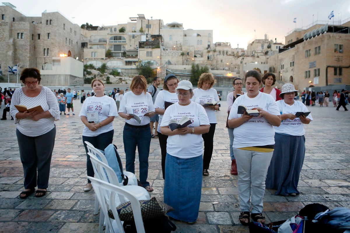 "נשות הכותל" בשביתת מחאה בכותל המערבי