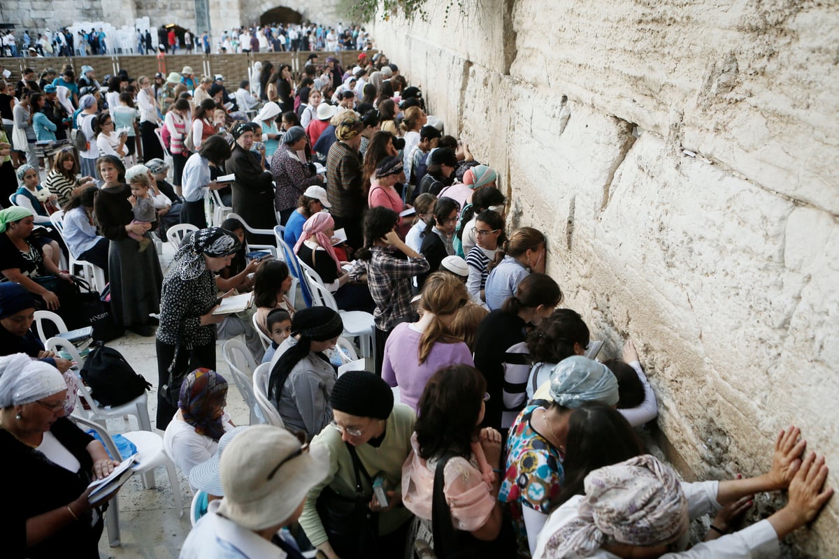 "נשות הכותל" בשביתת מחאה בכותל המערבי