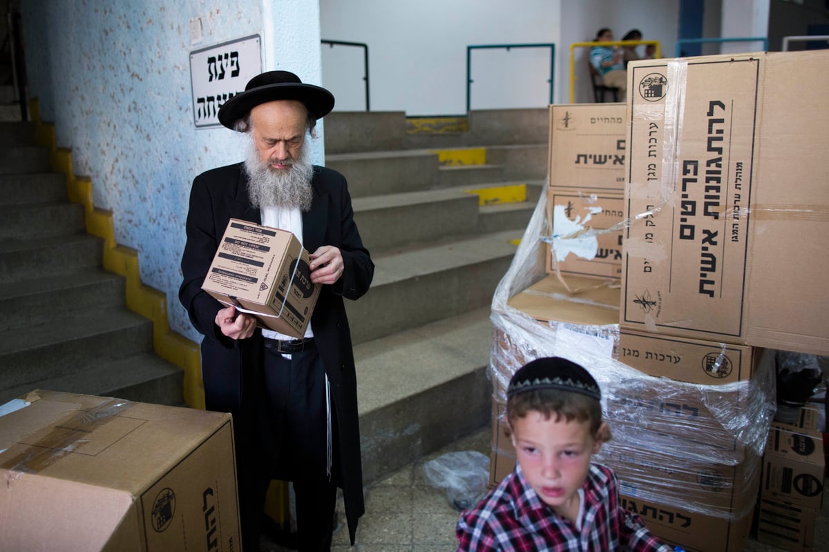 חוששים מסוריה: היסטריה במוקדי חלוקת ערכות מגן