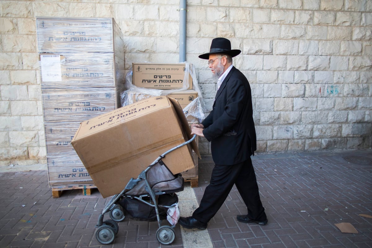 חוששים מסוריה: היסטריה במוקדי חלוקת ערכות מגן