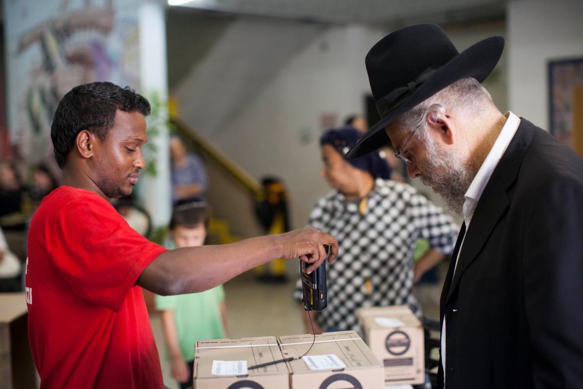 חוששים מסוריה: היסטריה במוקדי חלוקת ערכות מגן