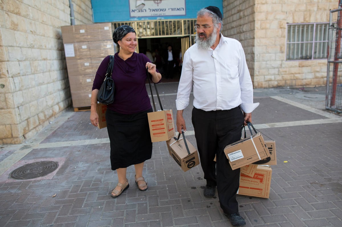 חוששים מסוריה: היסטריה במוקדי חלוקת ערכות מגן