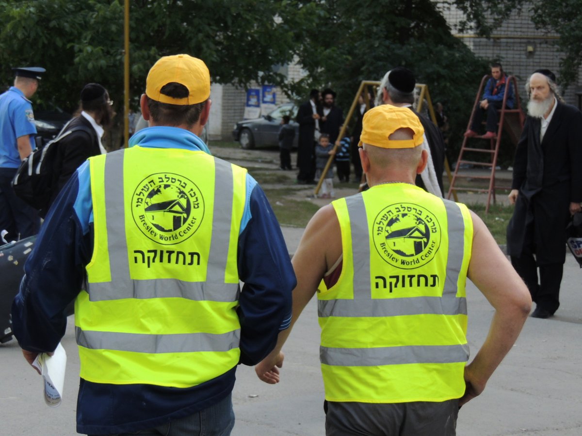 הזרימה לציונו של רבי נחמן מברסלב נמשכת • גלרית ענק