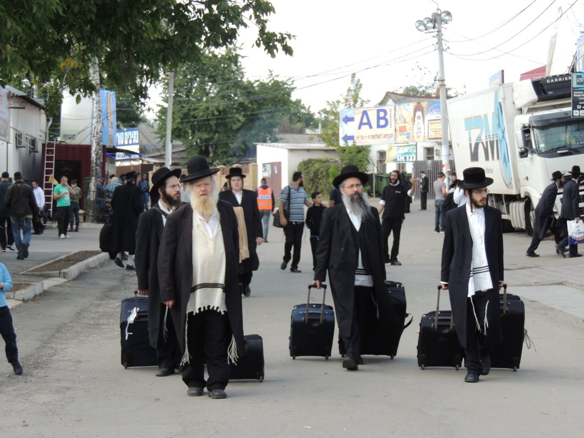 הזרימה לציונו של רבי נחמן מברסלב נמשכת • גלרית ענק