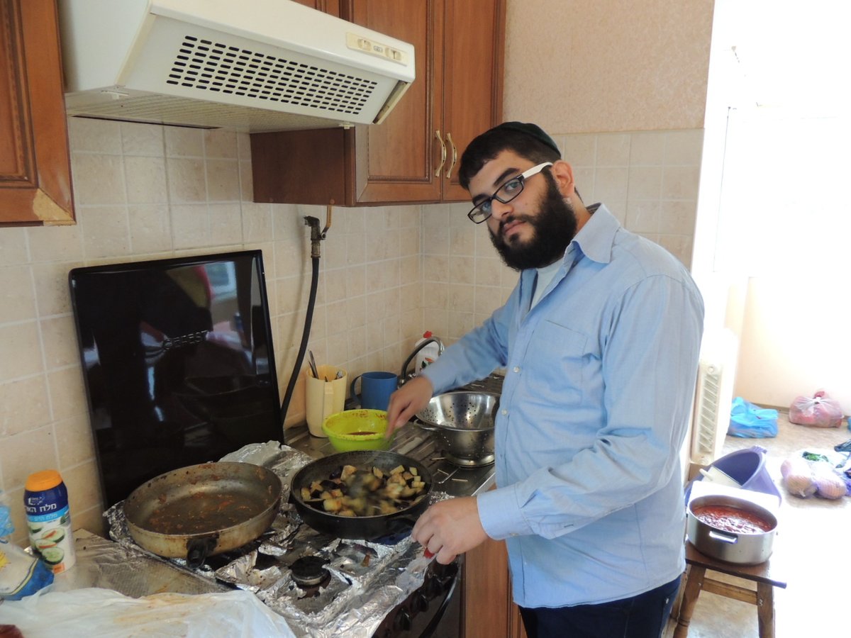 הזרימה לציונו של רבי נחמן מברסלב נמשכת • גלרית ענק