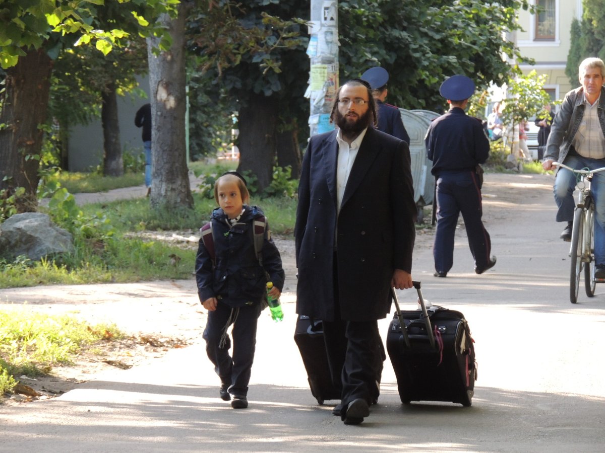 הזרימה לציונו של רבי נחמן מברסלב נמשכת • גלרית ענק