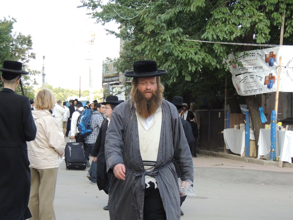 הזרימה לציונו של רבי נחמן מברסלב נמשכת • גלרית ענק