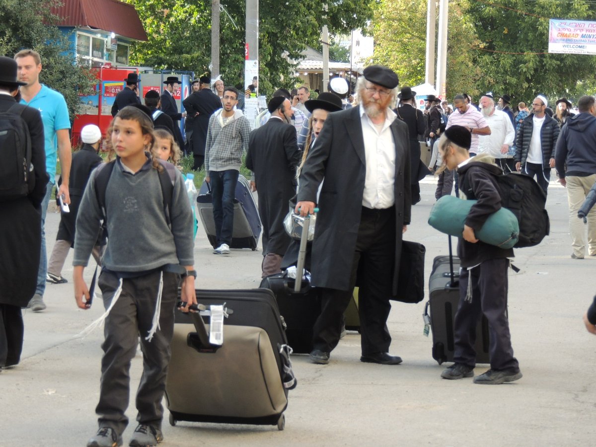 הזרימה לציונו של רבי נחמן מברסלב נמשכת • גלרית ענק