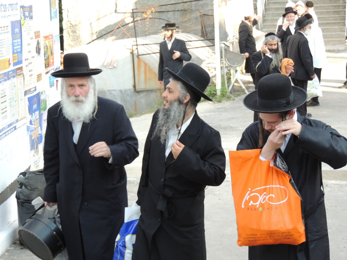 הזרימה לציונו של רבי נחמן מברסלב נמשכת • גלרית ענק