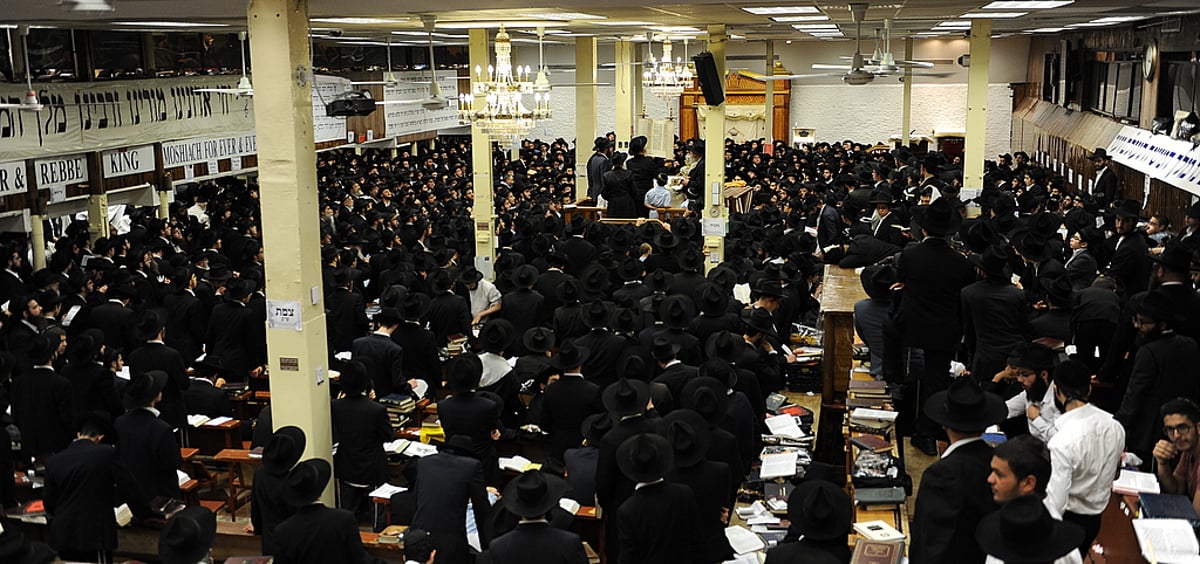 אומן של ניו יורק: אלפי בחורי ישיבות חב"ד שוהים "אצל הרבי"