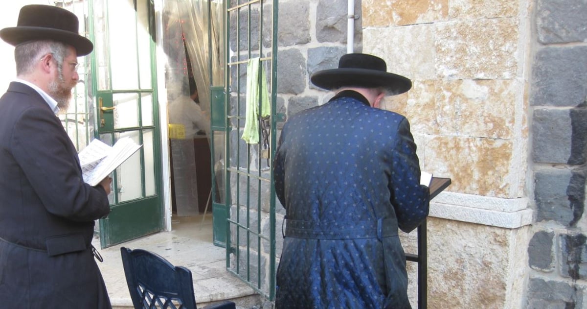 ערב יום כיפור: הרבי מספינקא - ב"ב עלה להשתטח בקברות צדיקים