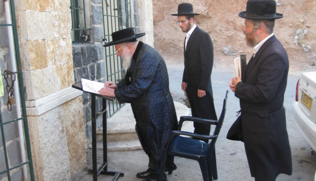 ערב יום כיפור: הרבי מספינקא - ב"ב עלה להשתטח בקברות צדיקים