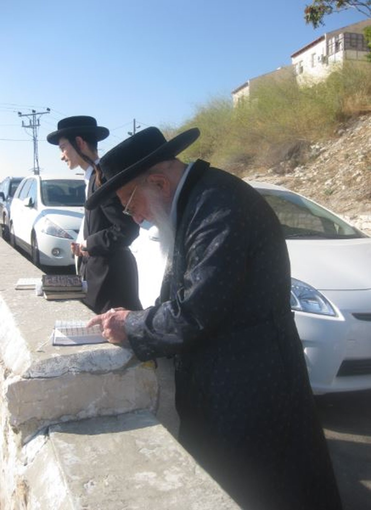 ערב יום כיפור: הרבי מספינקא - ב"ב עלה להשתטח בקברות צדיקים