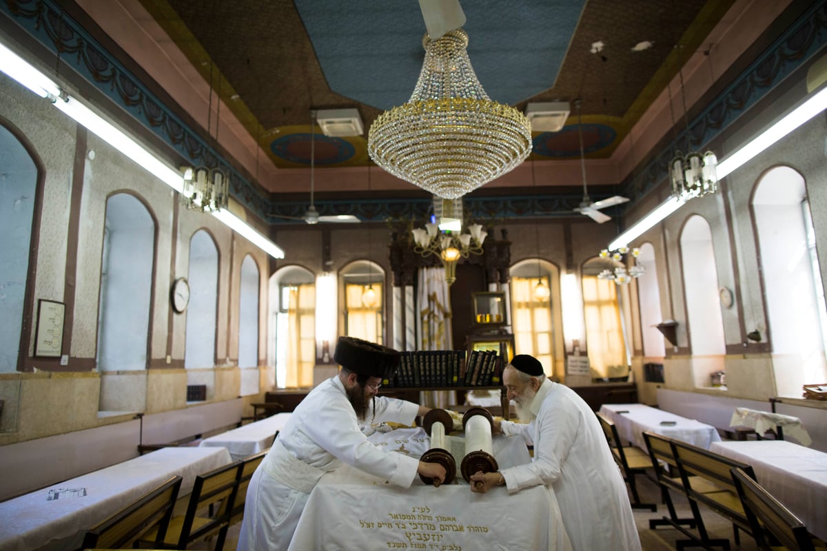 צפו בגלריה: לבושים לבן ומקבלים 40 מלקות