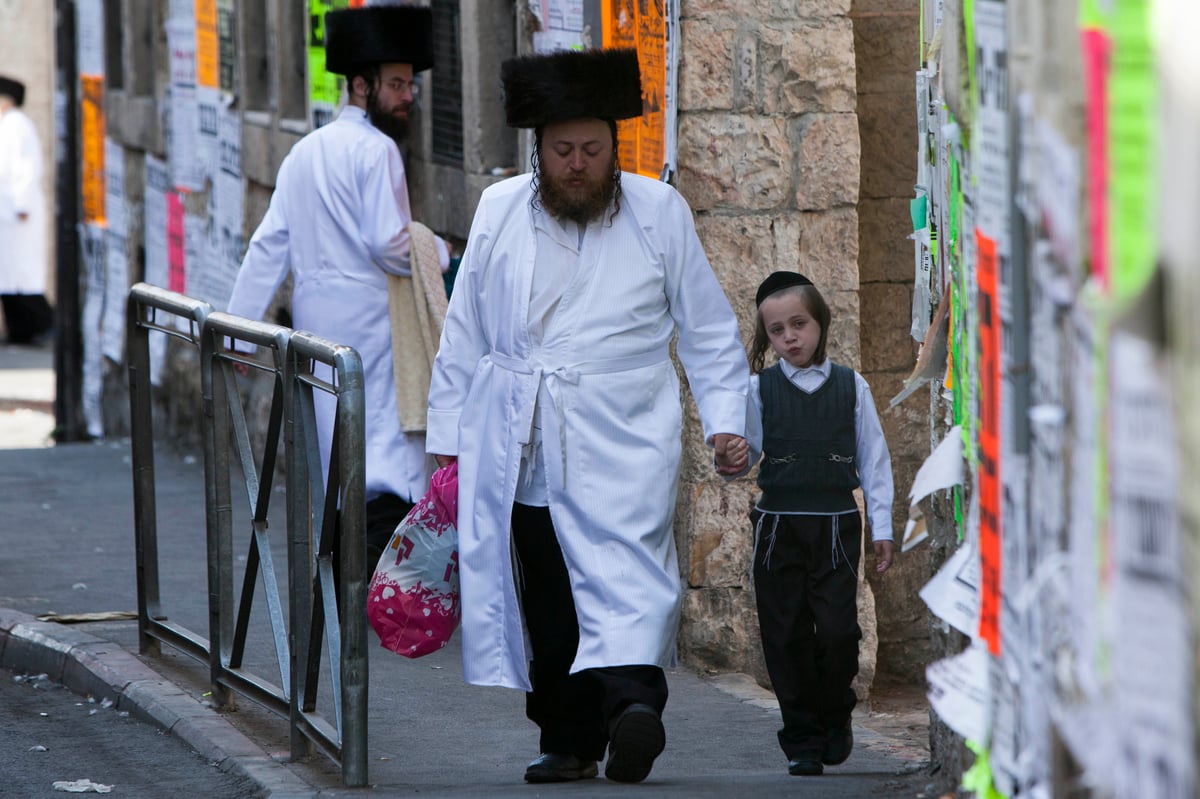 צפו בגלריה: לבושים לבן ומקבלים 40 מלקות