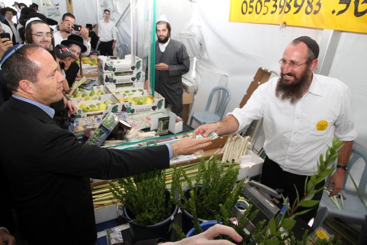 גלריה: ניר ברקת בשוק ארבעת המינים