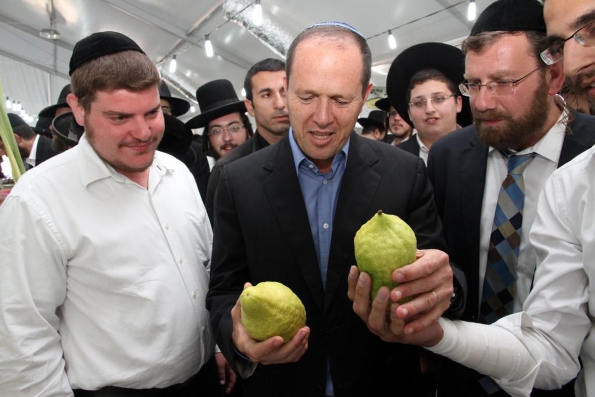 גלריה: ניר ברקת בשוק ארבעת המינים