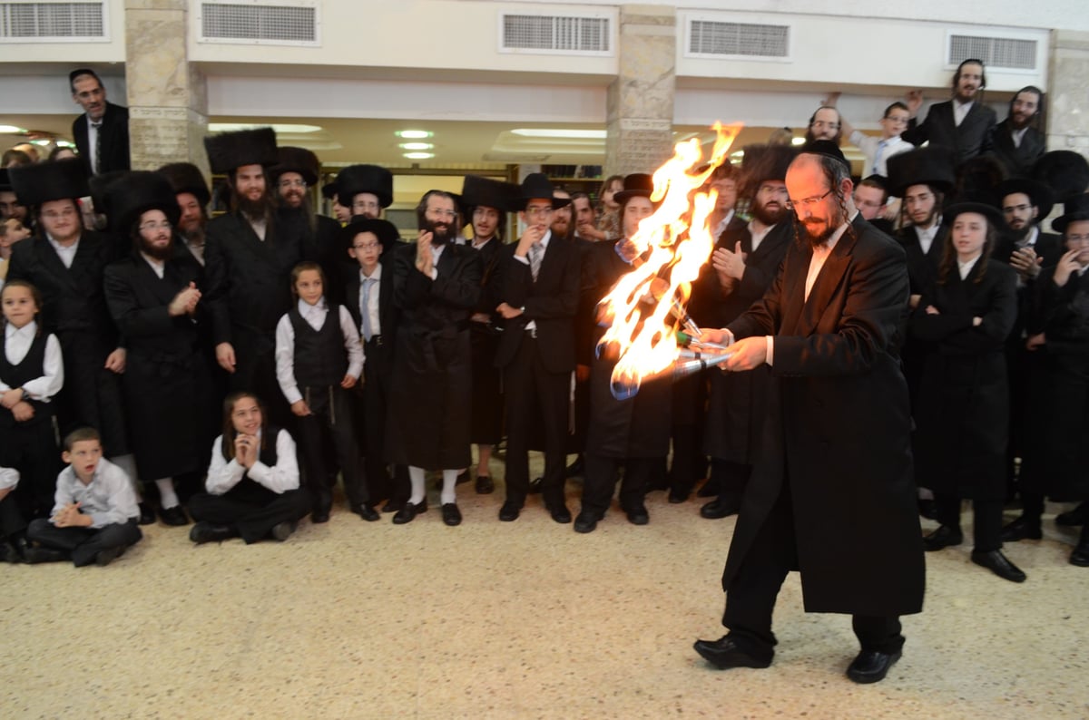 אבוקות של אש: תיעוד ענק מבית השואבה בבני-ברק