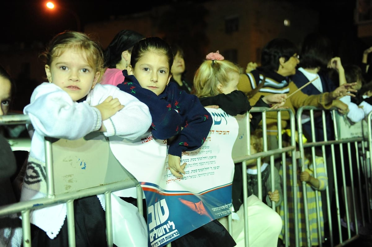 צפו: שמחת בית השואבה של מפלגת 'טוב'